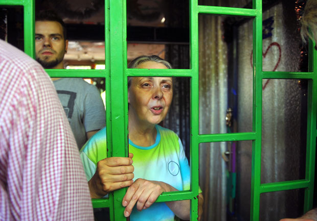 Мајка и син неће из куће вилењака